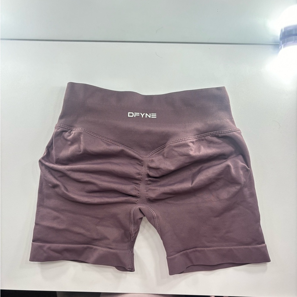 DFYNE IMPACT 4.5 grape shorts XS
